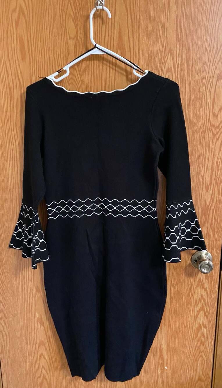 Danny and Nicole Black and White Knit Sweater Dress Size S Bell Sleeve Scalloped - Picture 3 of 4